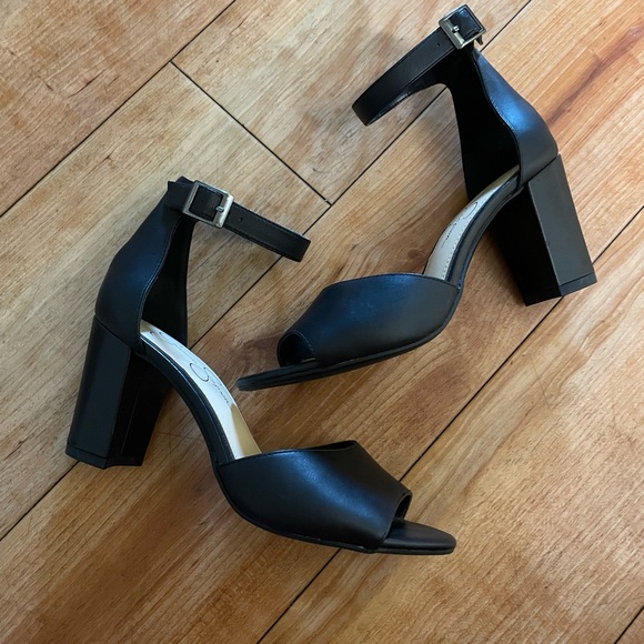 Jessica Simpson Black Leather Heels • Ankle Strap Open Toe Chunk Heel Size 8 - Picture 1 of 5